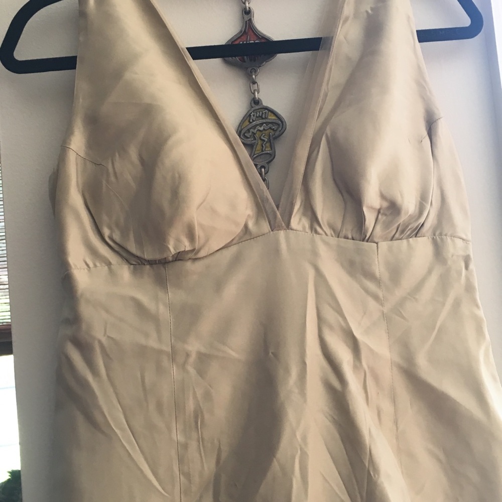 Vera wang gold sleeveless gown tulle train NWT